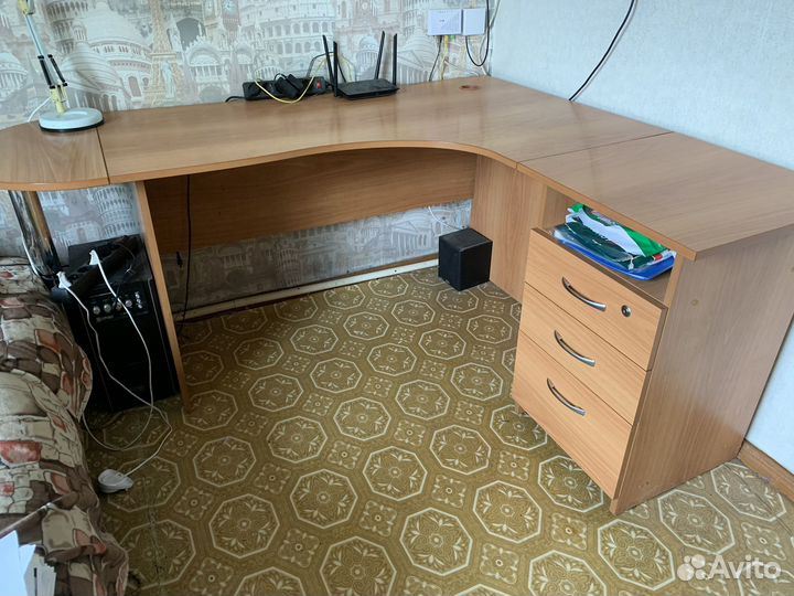 Компьютерный стол