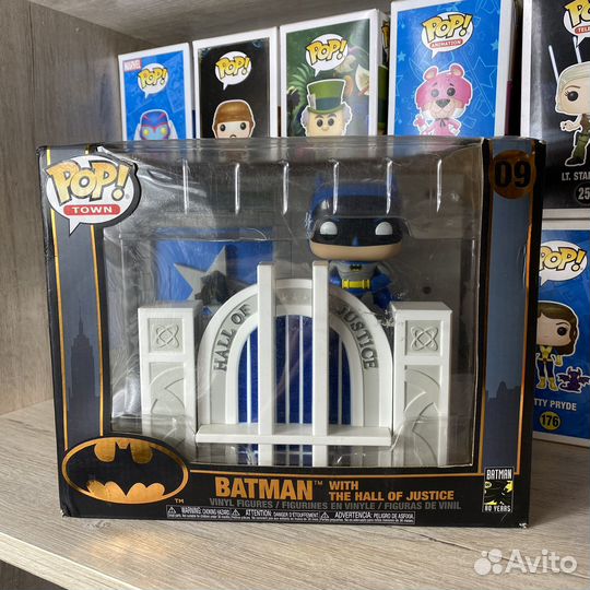 Funko Pop 09 Batman with the Hall of Justice