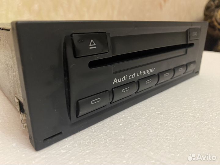Чейнджер компакт дисков Audi A4