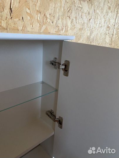 Шкаф с зеркалом в ванную