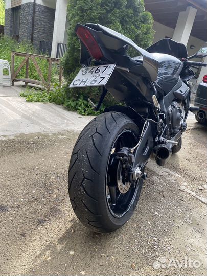 Yamaha r1