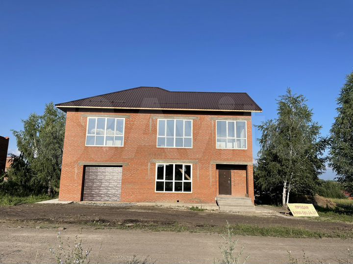 Коттедж 230 м² на участке 10 сот.