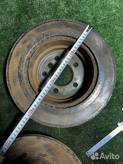 Задние тормозные диски BMW X5 E70 3.0D 2008г