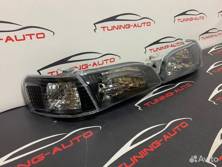 Фары RH+LH Toyota Corolla (E110/111/114) 1997-2000 год Комплект Темные