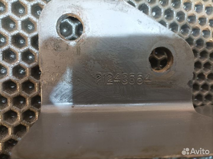 21243554 Кронштейн перекидок Renault T, Volvo FH