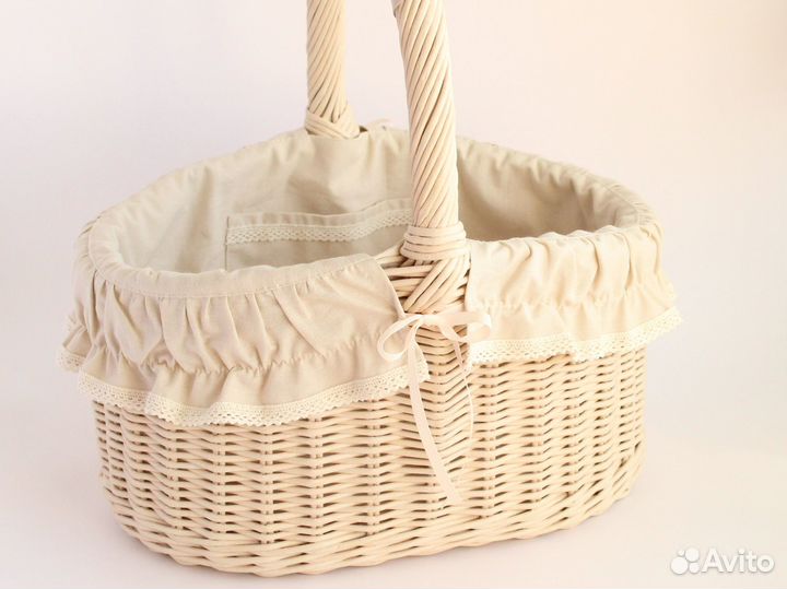 Пасхальная плетёная корзина. Акварельная роза