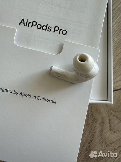 Air pods pro левый наушник+кейс