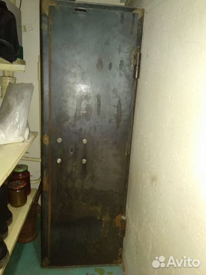 Продам металлический сейф