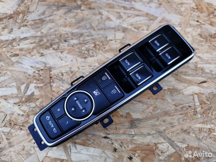 Kia Quoris KH Блок кнопок водительской двери