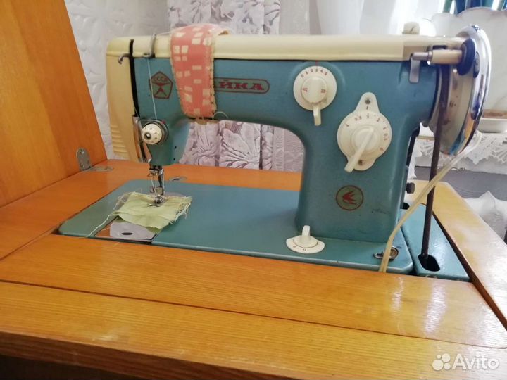 Швейная машина Чайка
