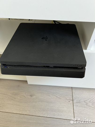 Игровая приставка ps4