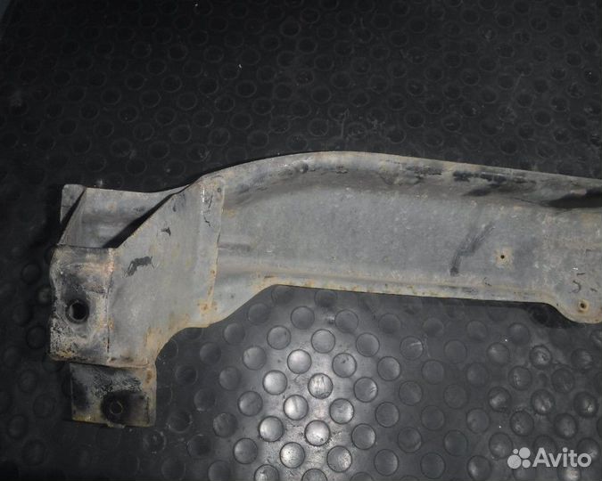 Mitsubishi L200 Усилитель переднего бампера