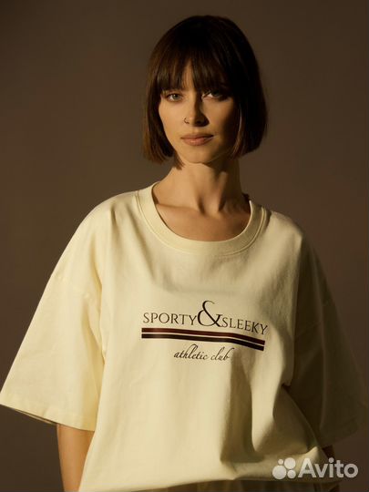 Футболка женская оверсайз светло-желтая с принтом