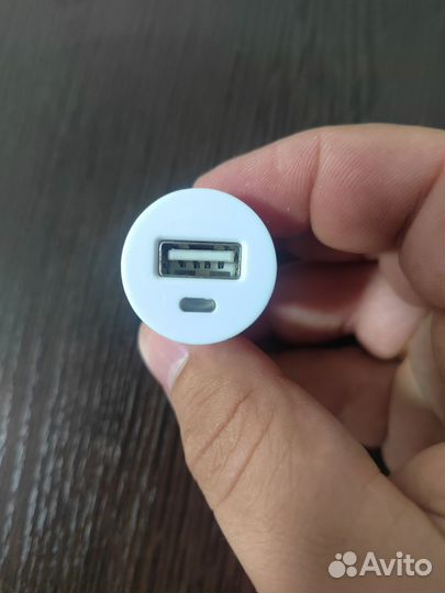 Автомобильное зарядное устройство