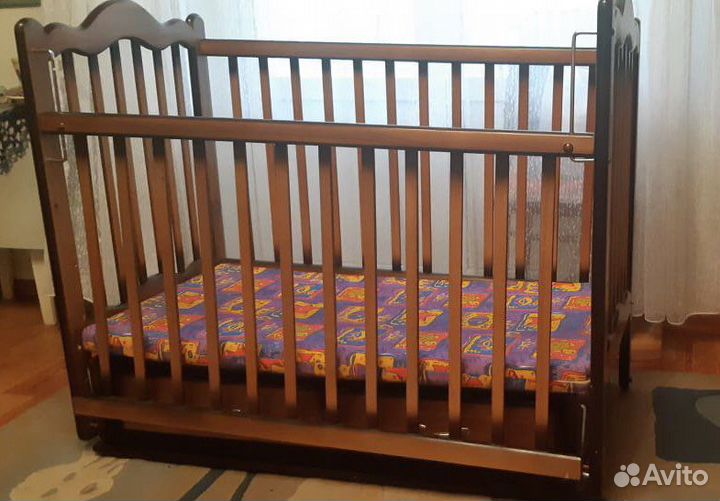 Кроватка детская с поперечным маятником