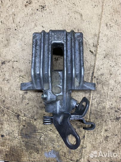 Суппорт задний правый Skoda Octavia A5