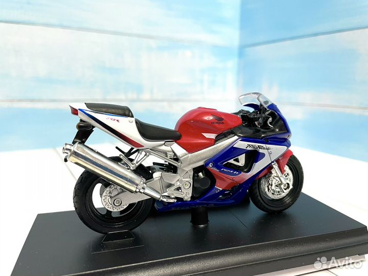 Модель мотоцикла Honda CBR-900 Fireblade 1:18