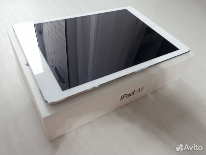 Планшет Apple iPad WiFi Cell 16GB Silver