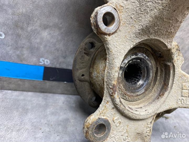 Кулак поворотный передний правый Opel Corsa D 1.0