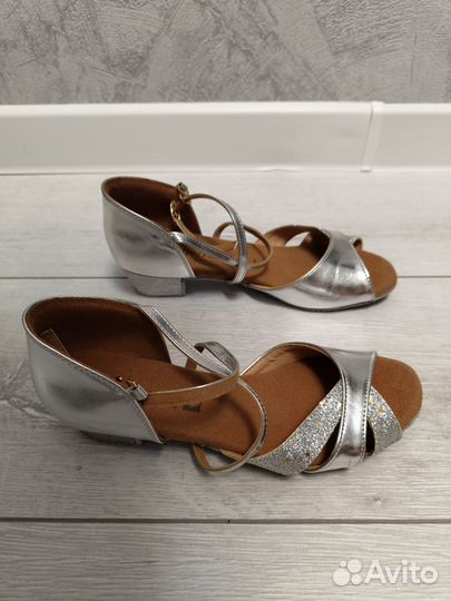 Туфли для девочки 35 размер серебряные