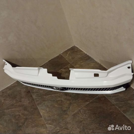 Решетка радиатора тойота Noah