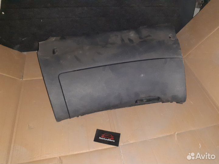 Бардачок Skoda Octavia A5 caxa 2009