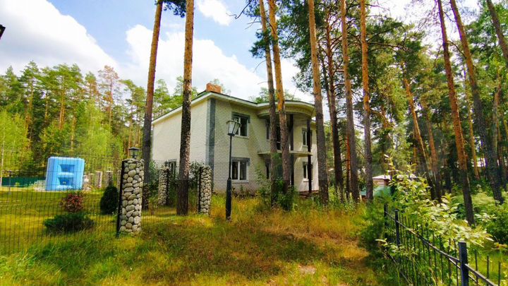 Дом 226,8 м² на участке 7,7 сот.