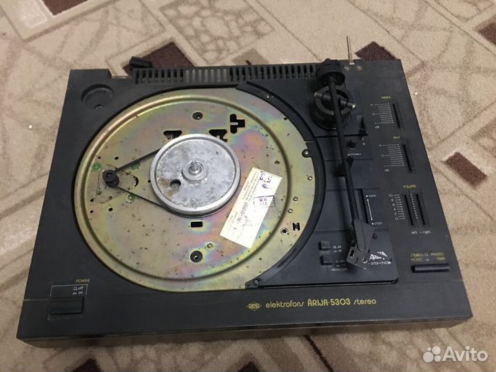 Проигрыватель винила и магнитофон