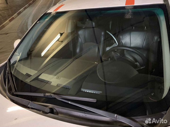 Лобовое стекло на Mitsubishi Lancer