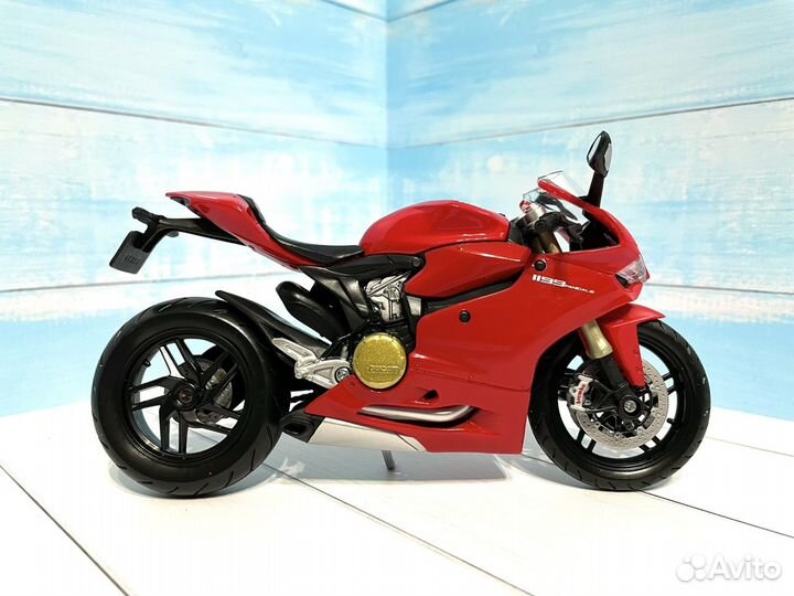 Модель мотоцикла Ducati Panigale 1/12 Maisto