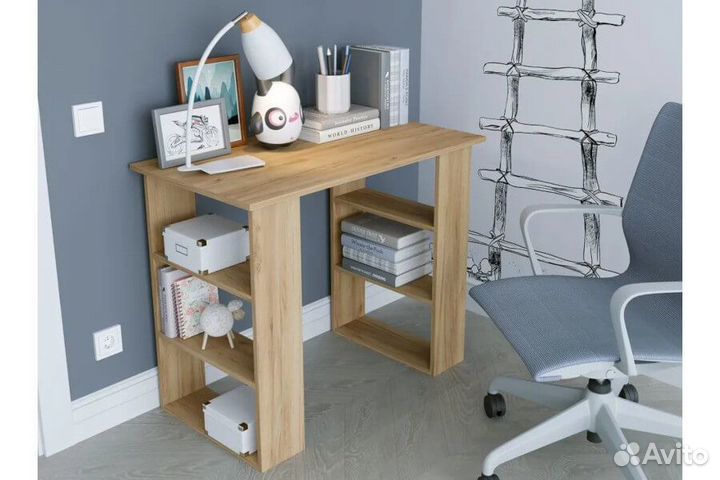 Компьютерный стол с полкой