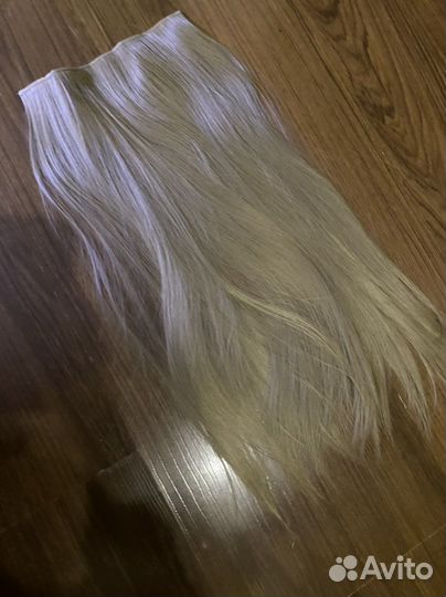 Волосы на заколках и клипсах разные