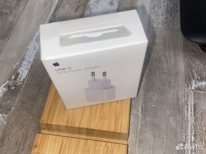 UCB C 20w power adapter