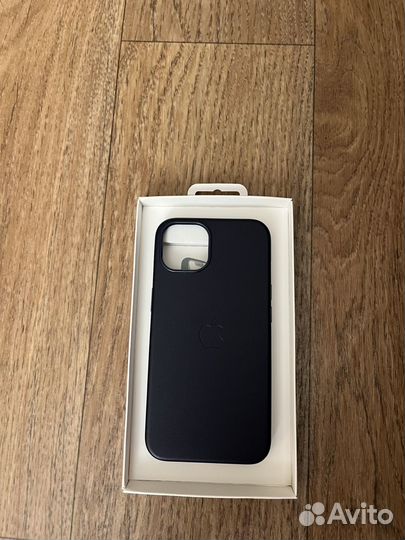 Чехол на iPhone 13