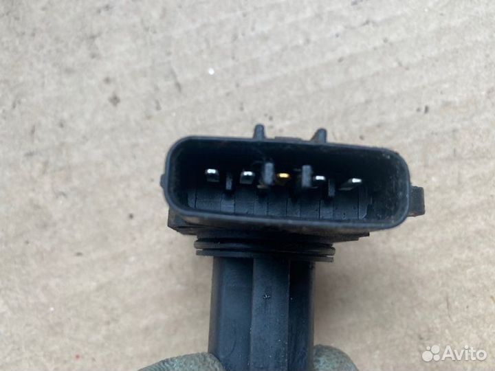 Датчик массового расхода воздуха Toyota Yaris 1.0