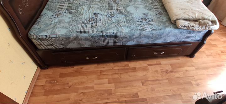 Кровать двухспальная с матрасом бу ш:150 д:200