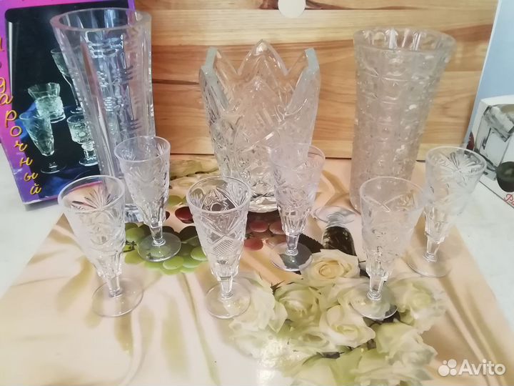 Хрустальные вазочки, стопки и бокальчики
