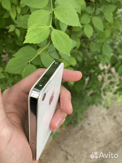 iPhone 4S, 16 ГБ