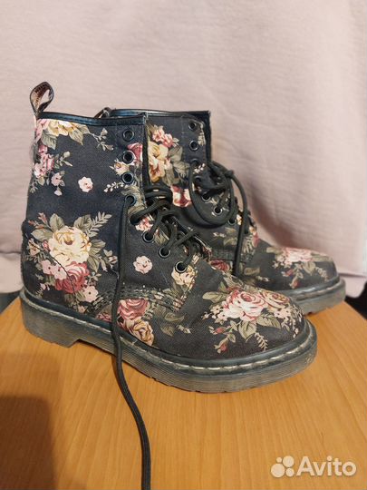 Dr. Martens W black victorian flowers