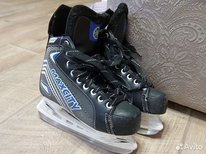 Коньки хоккейные