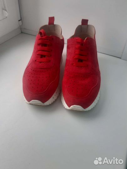 Кроссовки женские 