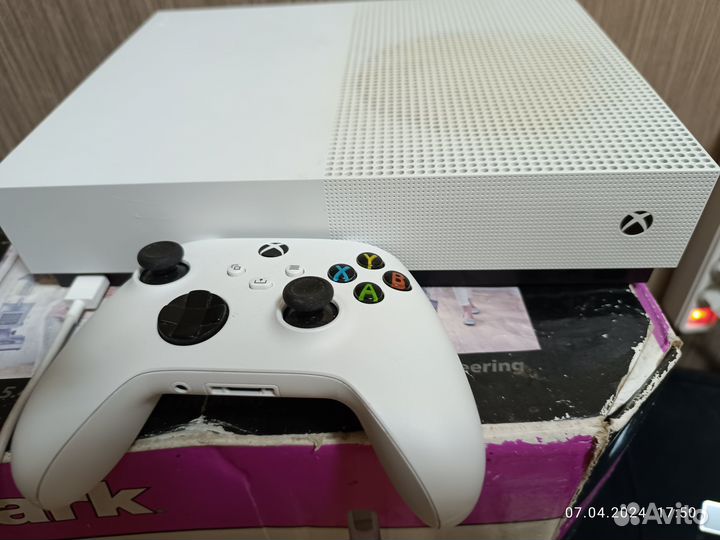 Xbox one s 1tb all digital (геймпад Xs +2.5k)