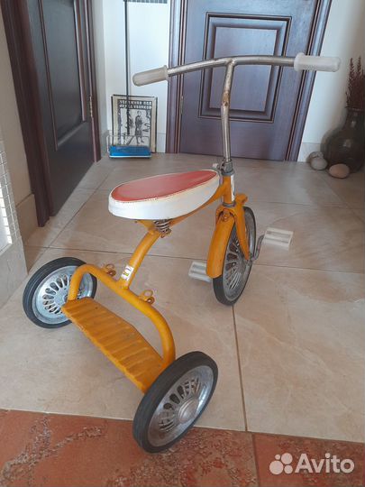 Трехколесный советский велосипед