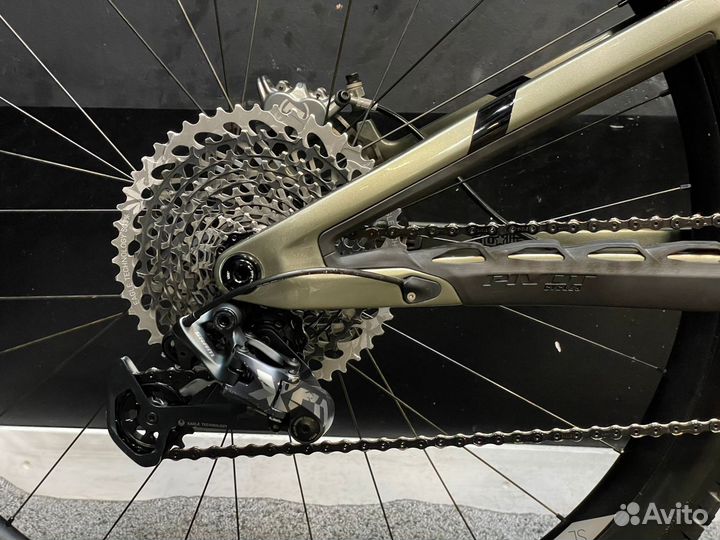 2022 pivot firebird PRO enduro bike