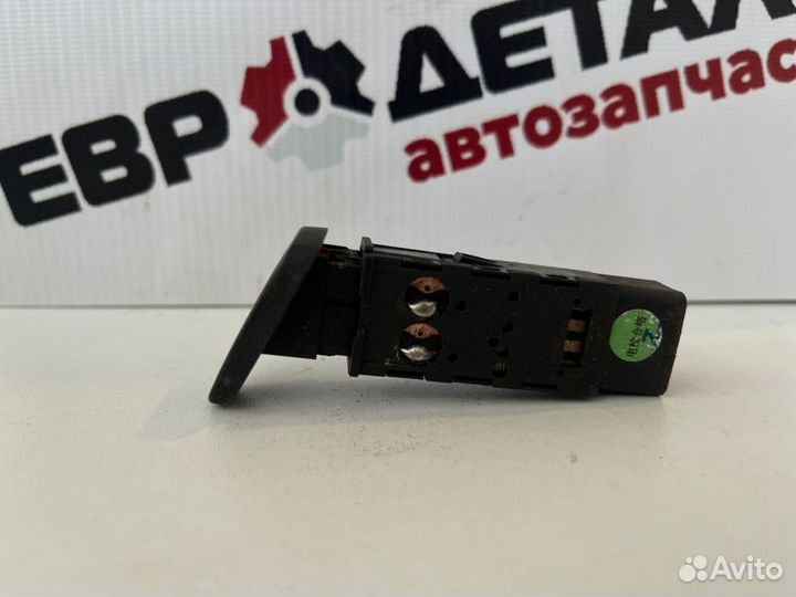 Кнопка аварийной сигнализации Geely Emgrand Ec7
