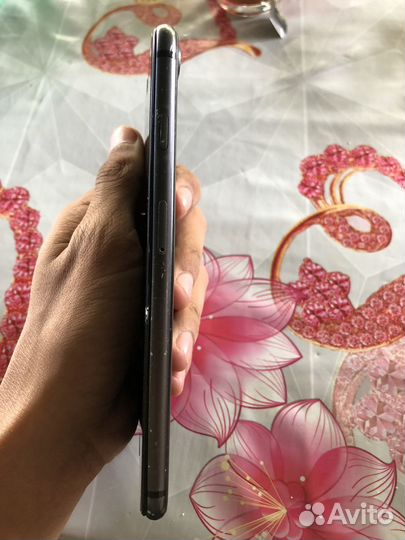 Телефон iPhone 8 plus