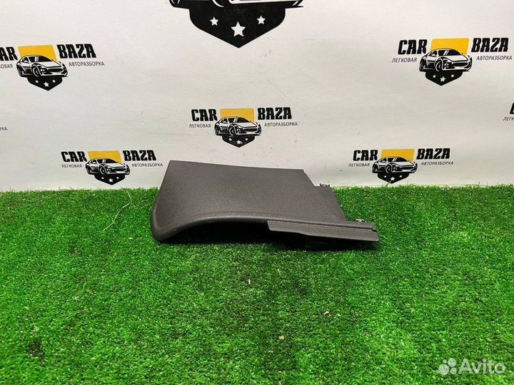 Обшивка стойки задней правой R Audi Q3