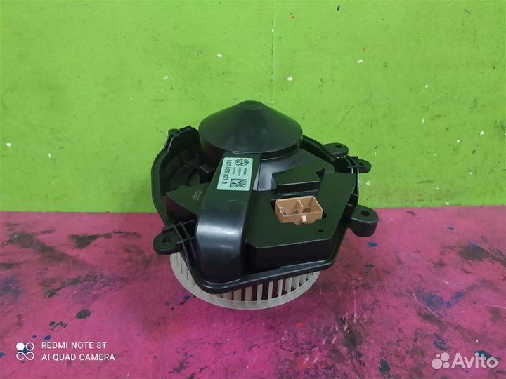 Моторчик вентилятор печки VW Passat B5+ 8D1820021