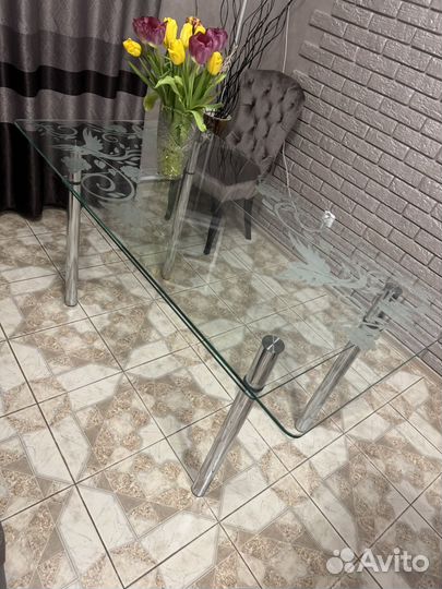 Кухонный стол стеклянный