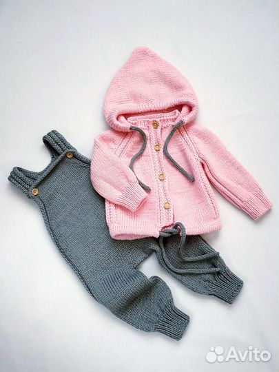 Вязаный детский костюм